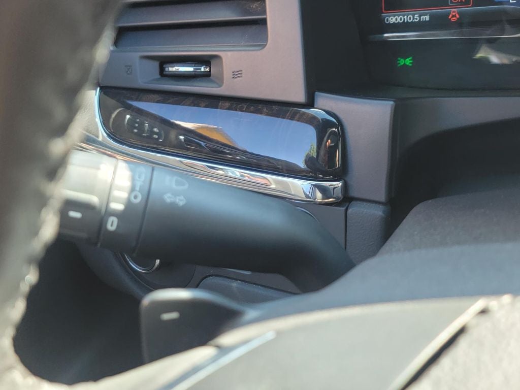2016 Lincoln MKS Base