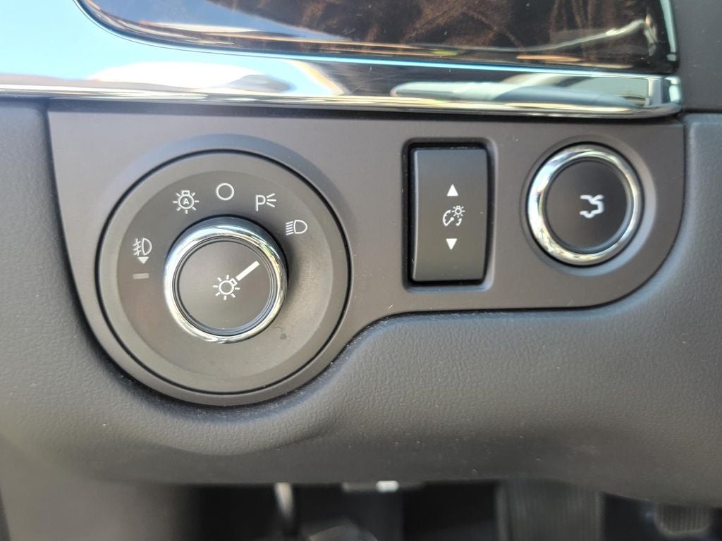 2016 Lincoln MKS Base