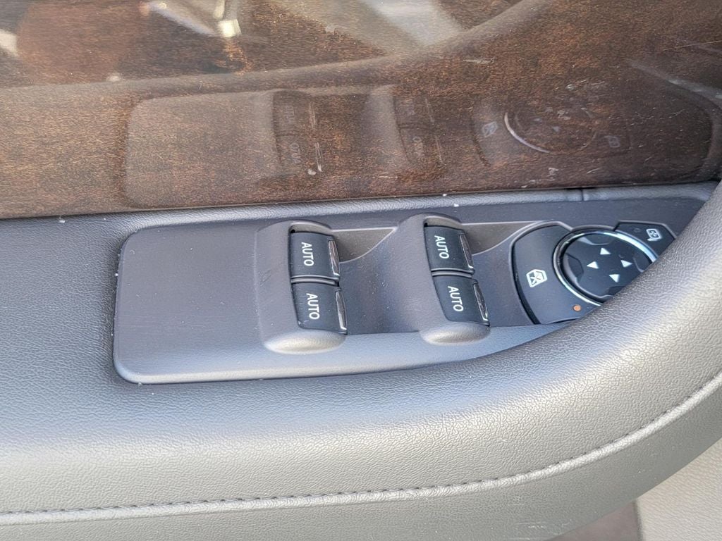 2016 Lincoln MKS Base