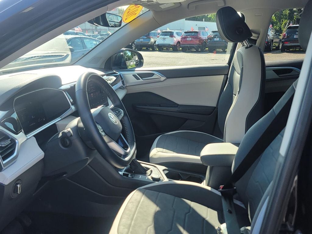 2025 Volkswagen Taos 1.5T SE