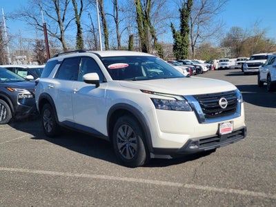 2024 Nissan Pathfinder SV