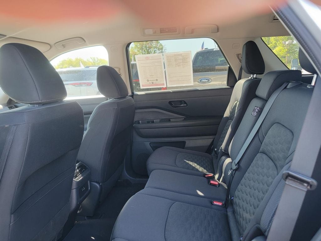 2024 Nissan Pathfinder SV