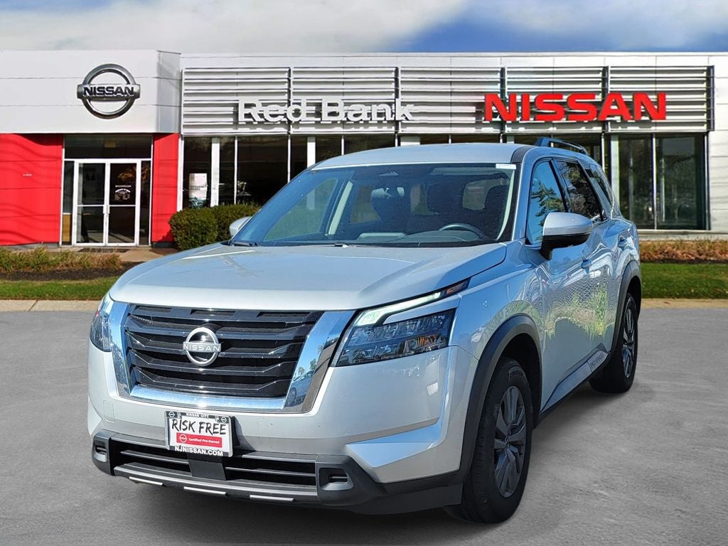 2024 Nissan Pathfinder SV