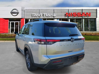 2024 Nissan Pathfinder SV