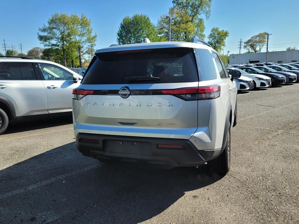 2024 Nissan Pathfinder SV