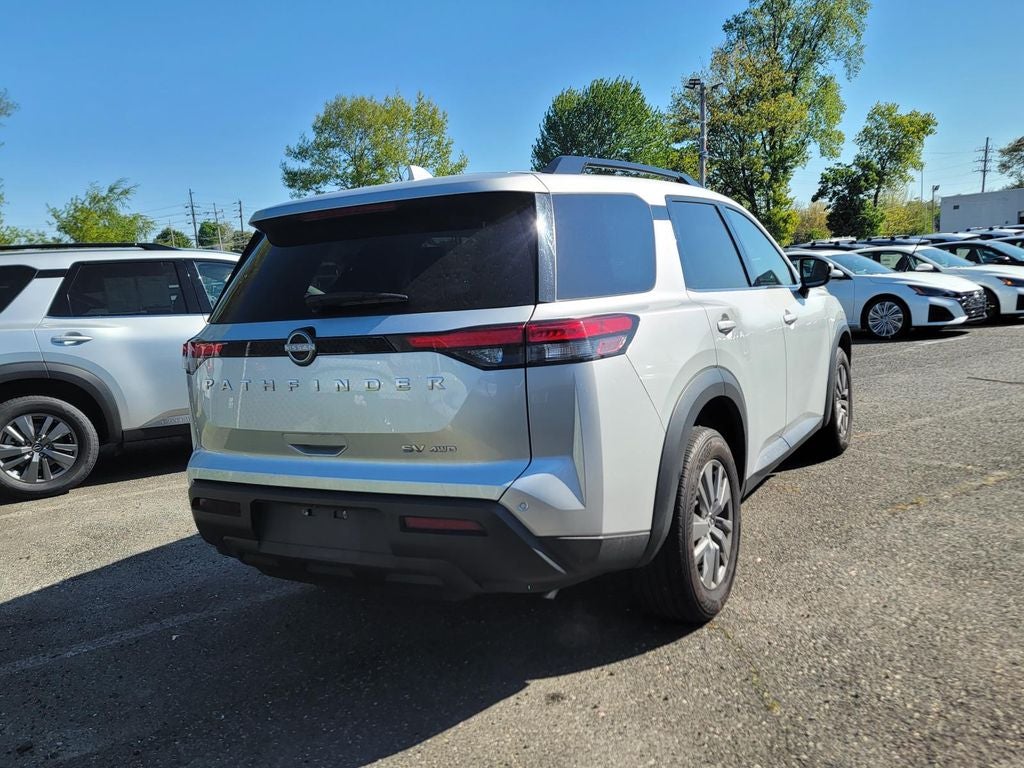 2024 Nissan Pathfinder SV