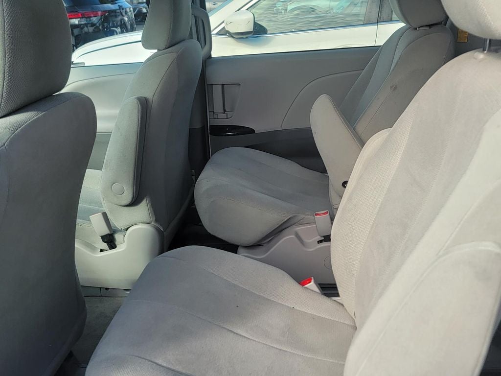 2014 Toyota Sienna L 7 Passenger