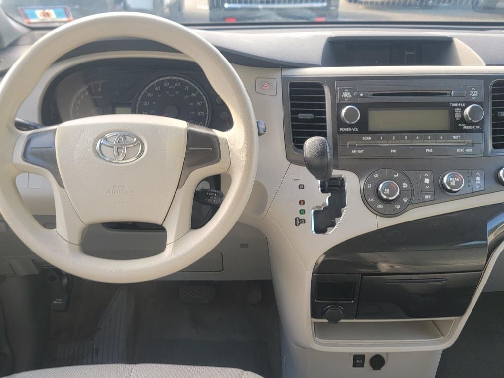 2014 Toyota Sienna L 7 Passenger