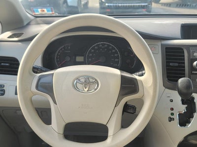 2014 Toyota Sienna L 7 Passenger