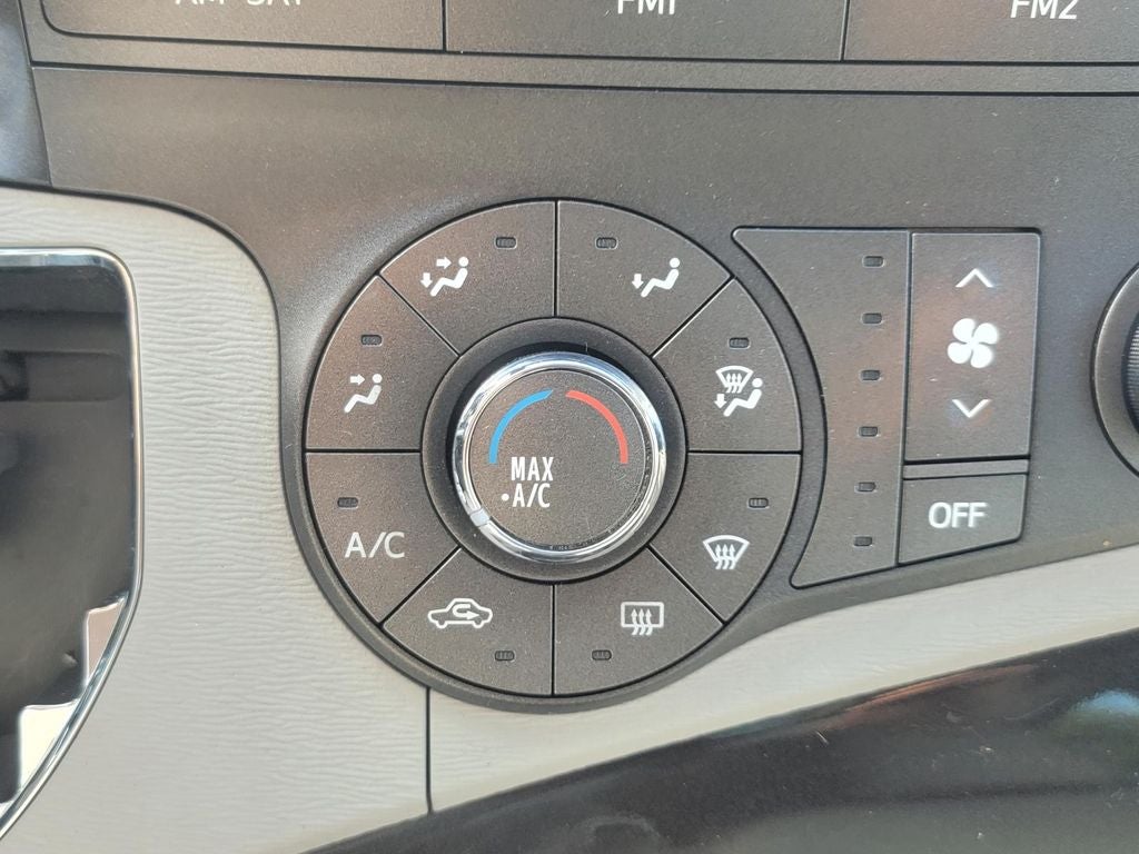 2014 Toyota Sienna L 7 Passenger