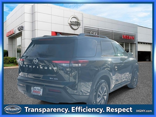 2024 Nissan Pathfinder SV