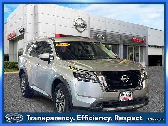 2025 Nissan Pathfinder SL 4WD
