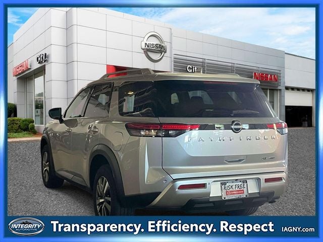 2025 Nissan Pathfinder SL 4WD