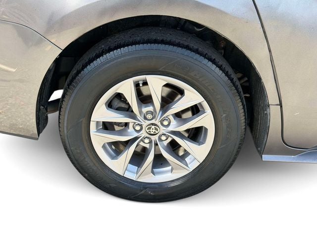 2022 Toyota Sienna LE 8 Passenger