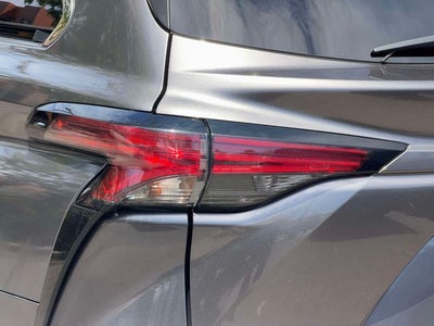 2022 Toyota Sienna LE 8 Passenger