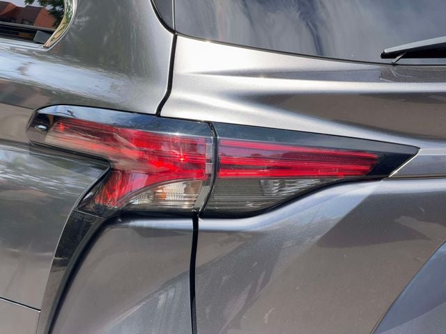 2022 Toyota Sienna LE 8 Passenger