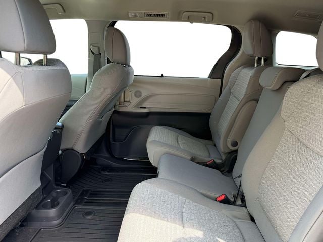 2022 Toyota Sienna LE 8 Passenger