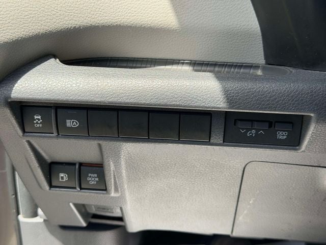 2022 Toyota Sienna LE 8 Passenger