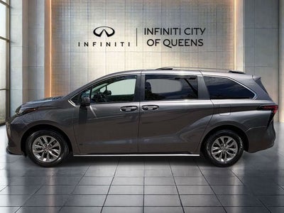2022 Toyota Sienna LE 8 Passenger