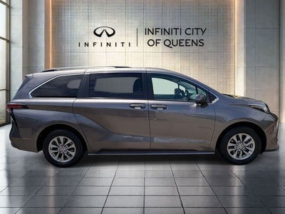 2022 Toyota Sienna LE 8 Passenger