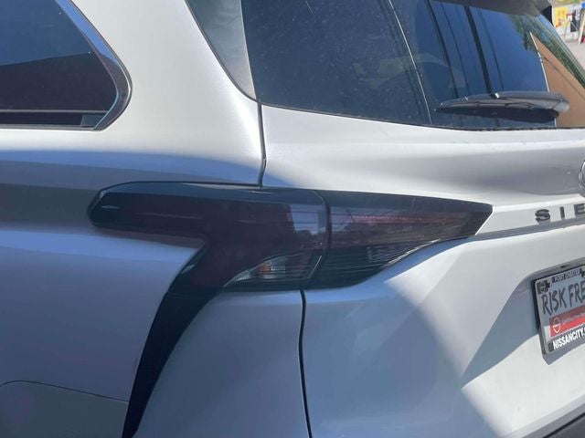 2023 Toyota Sienna XLE 8 Passenger