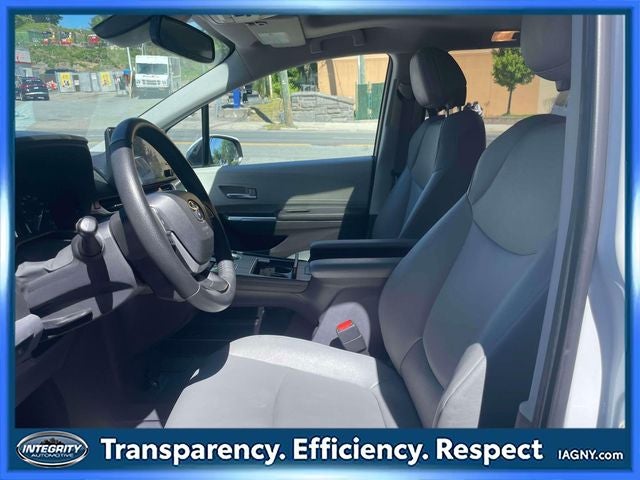 2023 Toyota Sienna XLE 8 Passenger