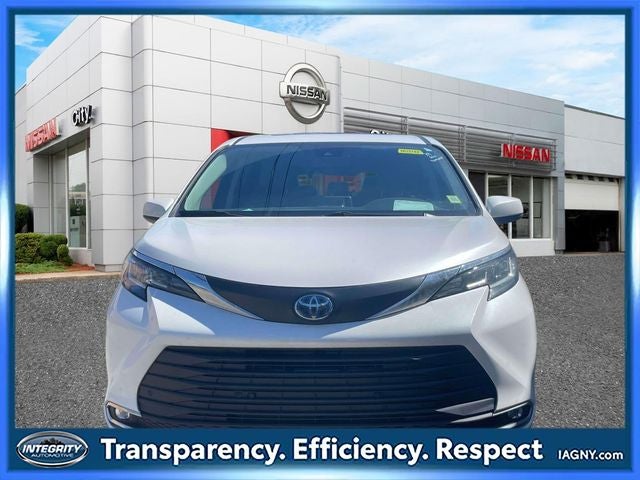 2023 Toyota Sienna XLE 8 Passenger