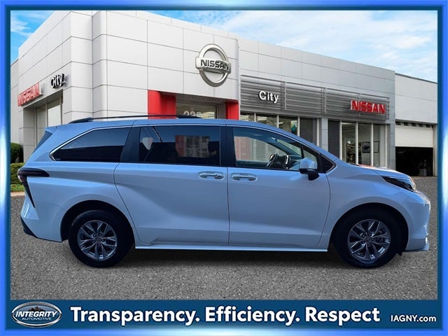 2024 Toyota Sienna XLE 8 Passenger