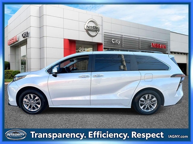2024 Toyota Sienna XLE 8 Passenger