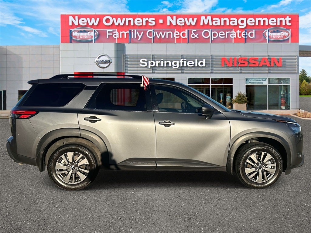 2024 Nissan Pathfinder SV
