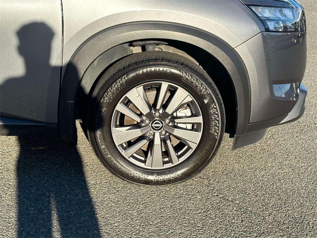 2024 Nissan Pathfinder SV