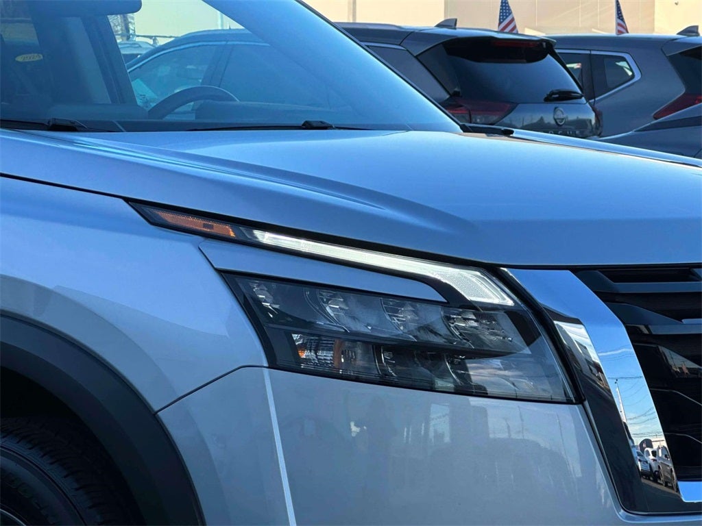 2024 Nissan Pathfinder SV
