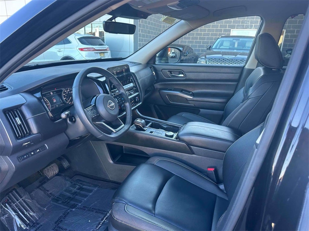 2023 Nissan Pathfinder SL