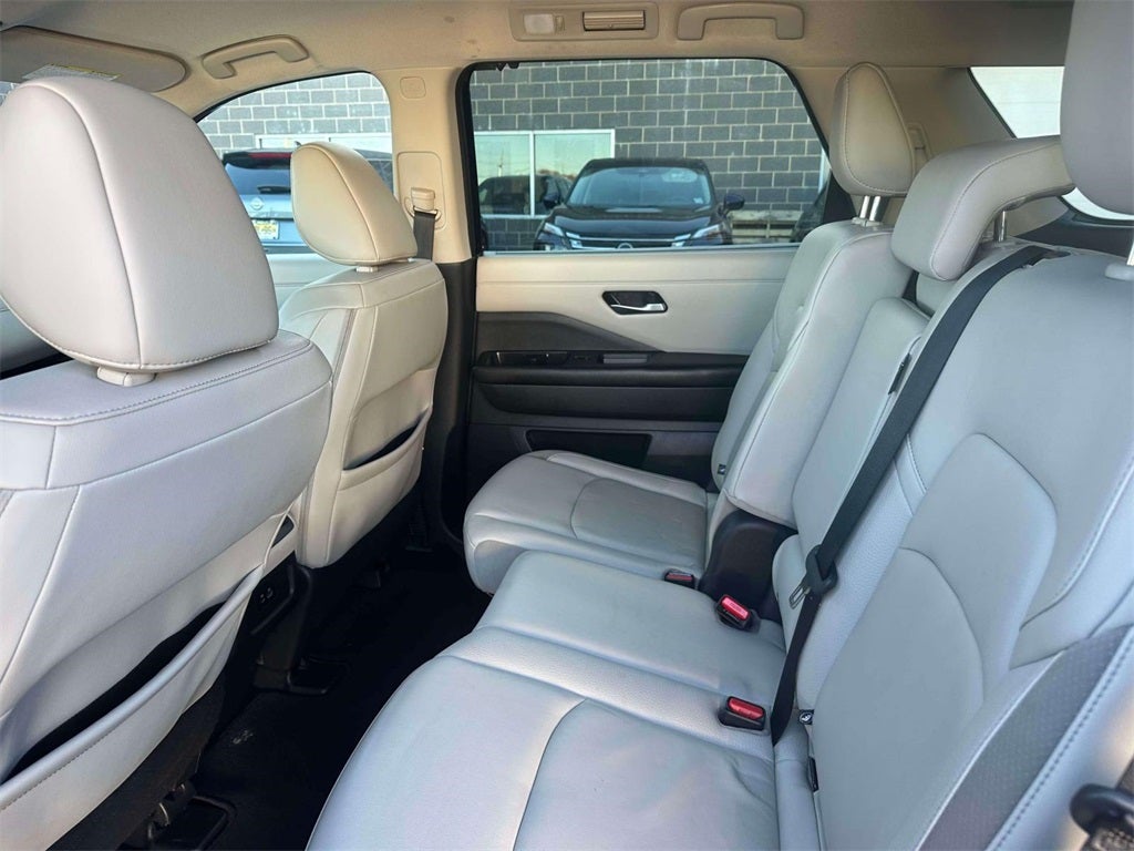 2024 Nissan Pathfinder SL