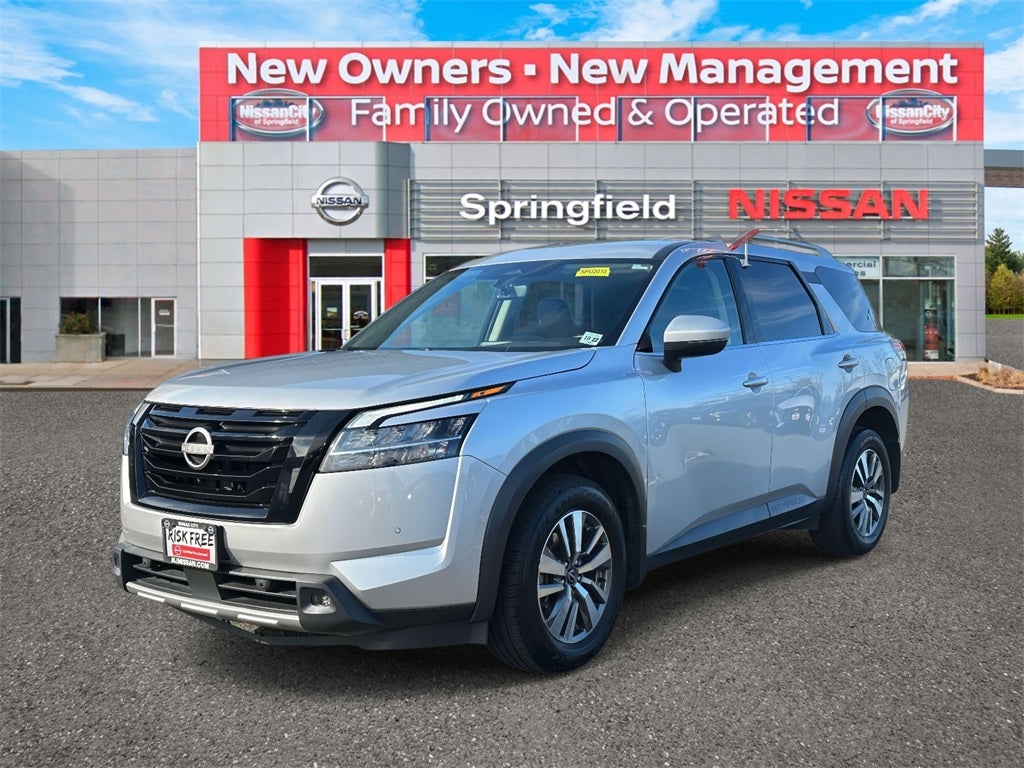 2023 Nissan Pathfinder SL