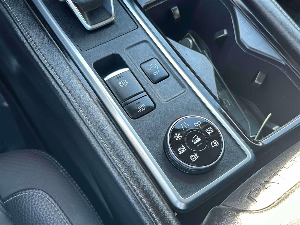 2023 Nissan Pathfinder SL