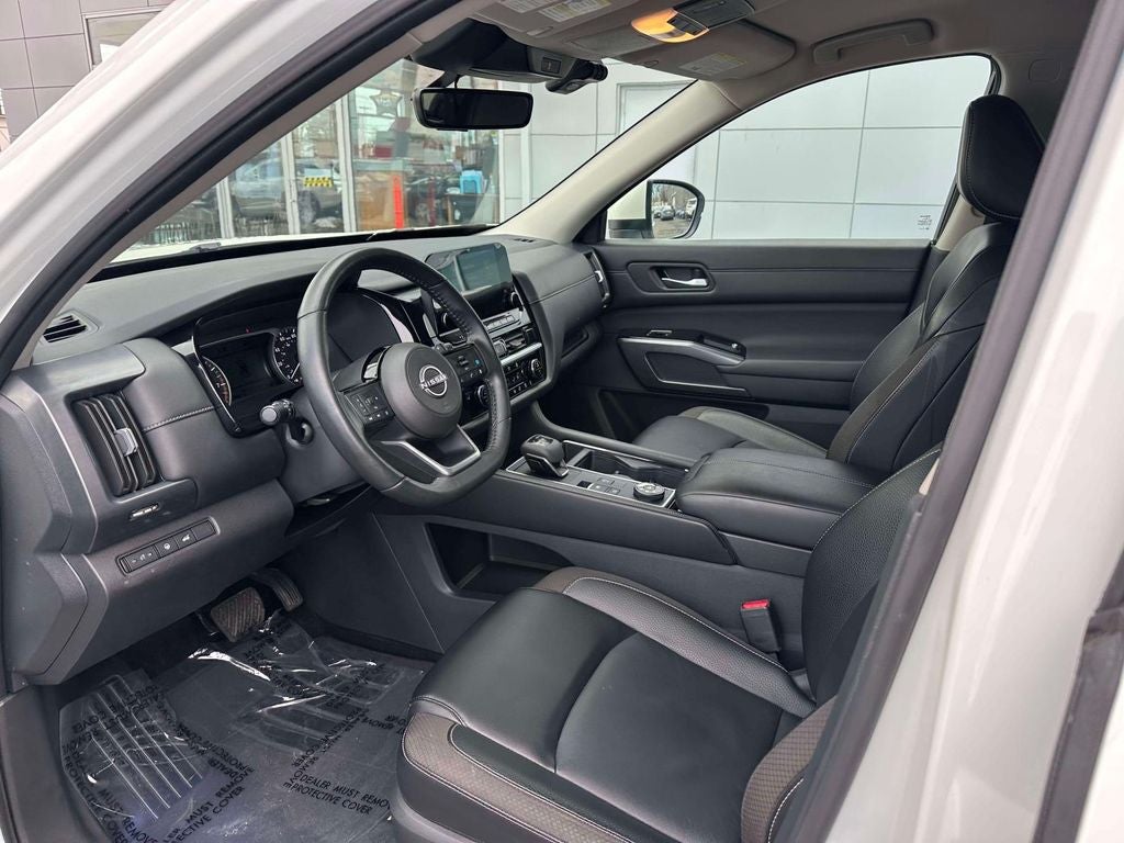 2024 Nissan Pathfinder SL