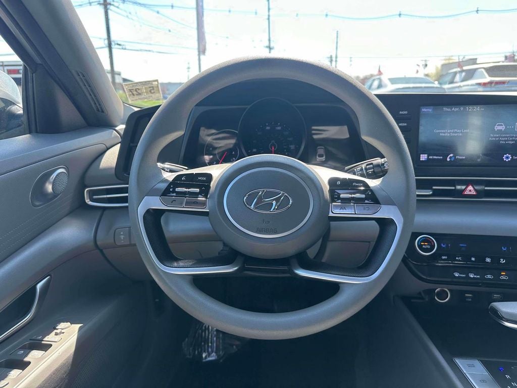 2022 Hyundai ELANTRA SEL