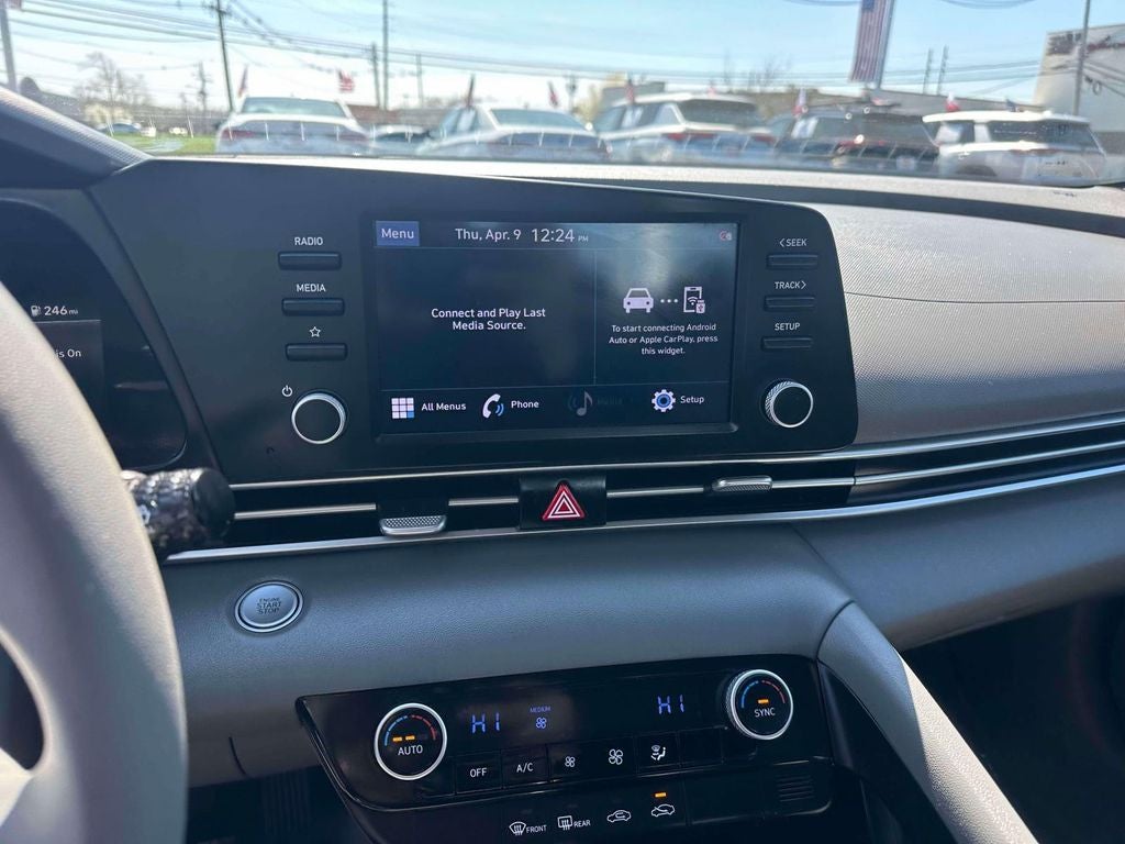 2022 Hyundai ELANTRA SEL