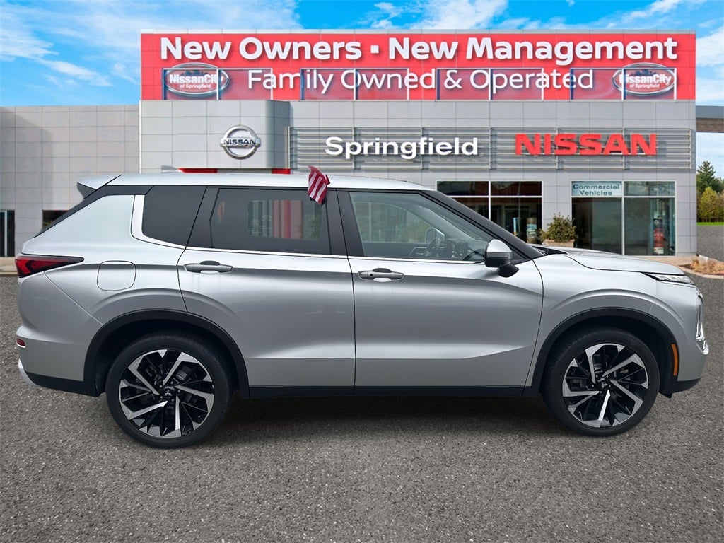 2023 Mitsubishi Outlander SE