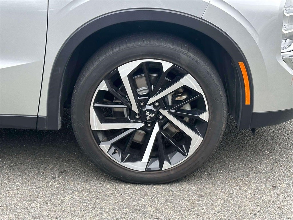 2023 Mitsubishi Outlander SE