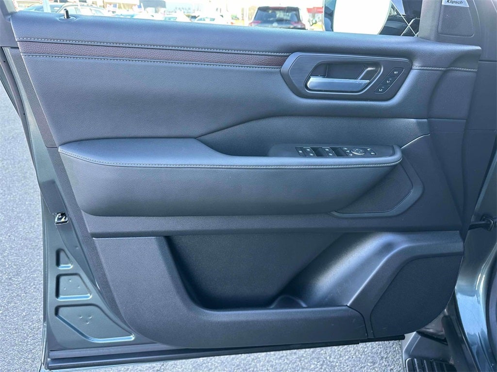 2025 Nissan Armada SL CERTIFIED