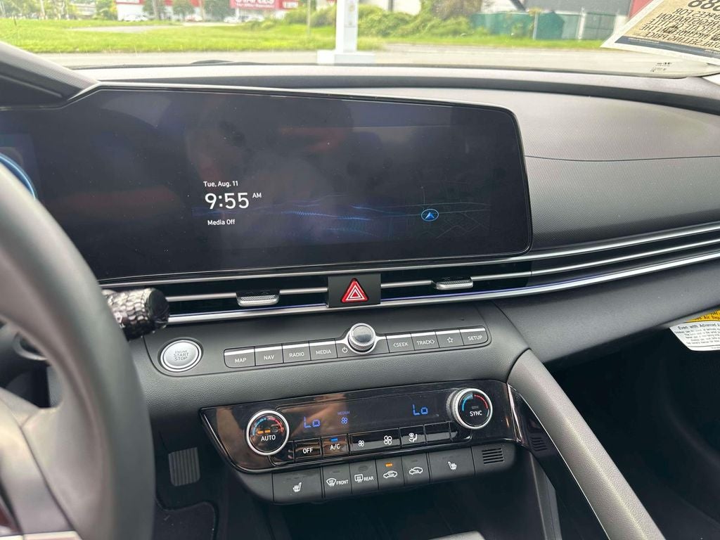 2025 Hyundai ELANTRA Limited