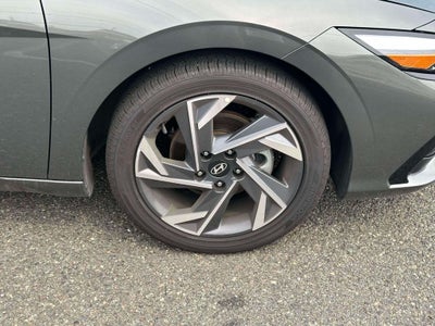 2025 Hyundai ELANTRA Limited
