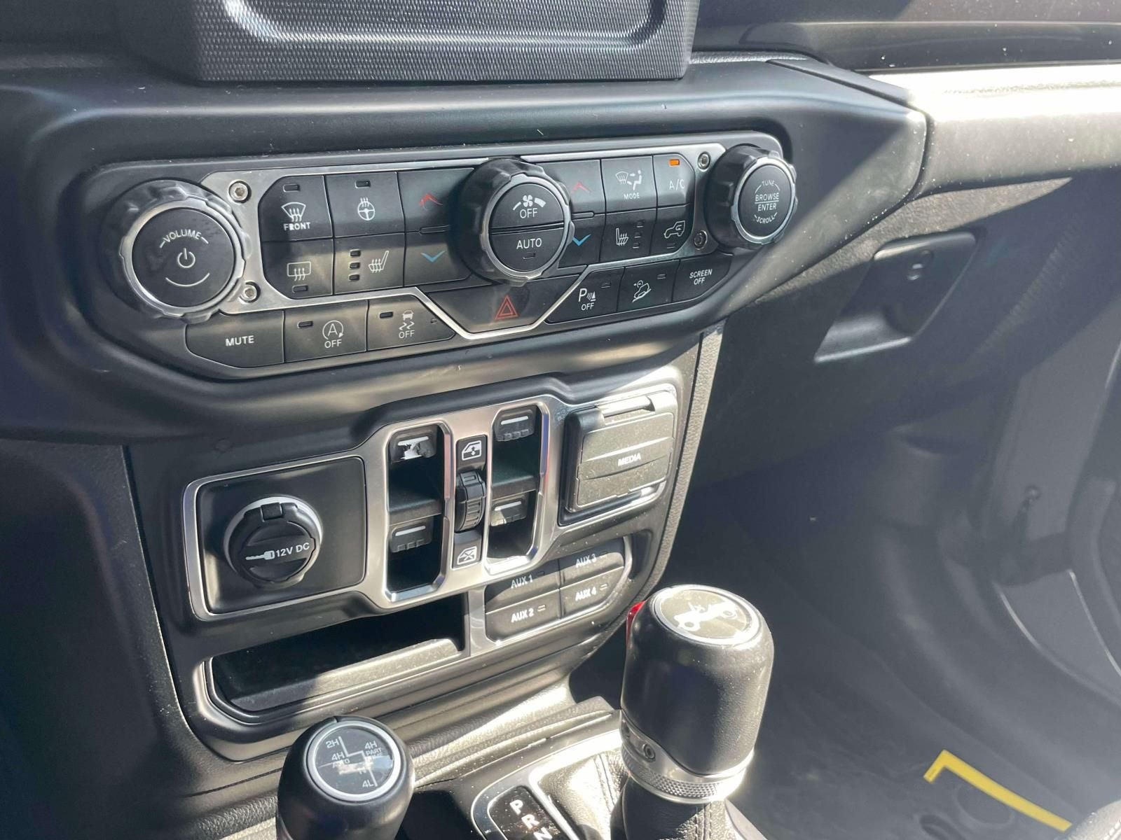 2020 Jeep Wrangler Unlimited Sahara Altitude 4x4