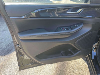 2023 Jeep Grand Cherokee Laredo 4x4