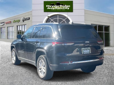 2023 Jeep Grand Cherokee Laredo 4x4