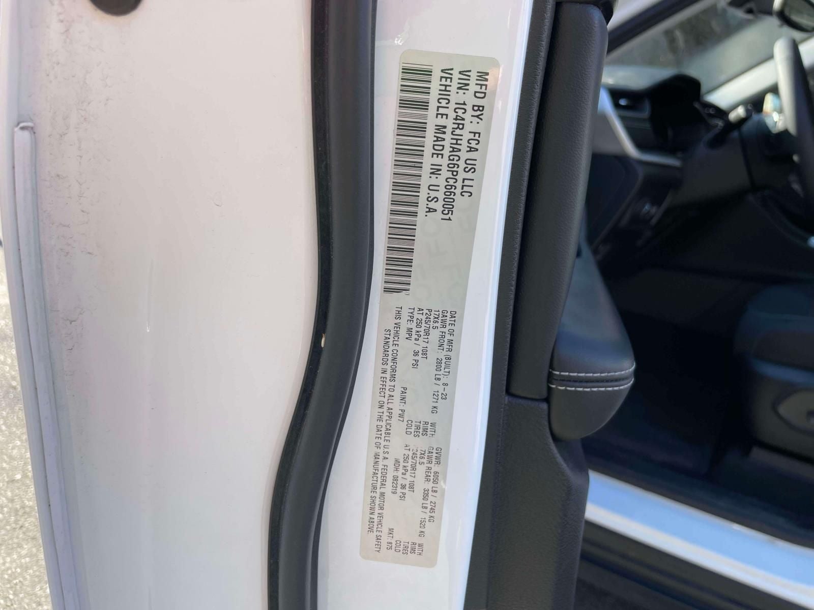 2023 Jeep Grand Cherokee Laredo 4x4