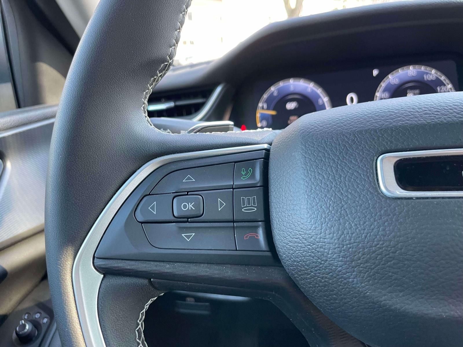 2023 Jeep Grand Cherokee Laredo 4x4