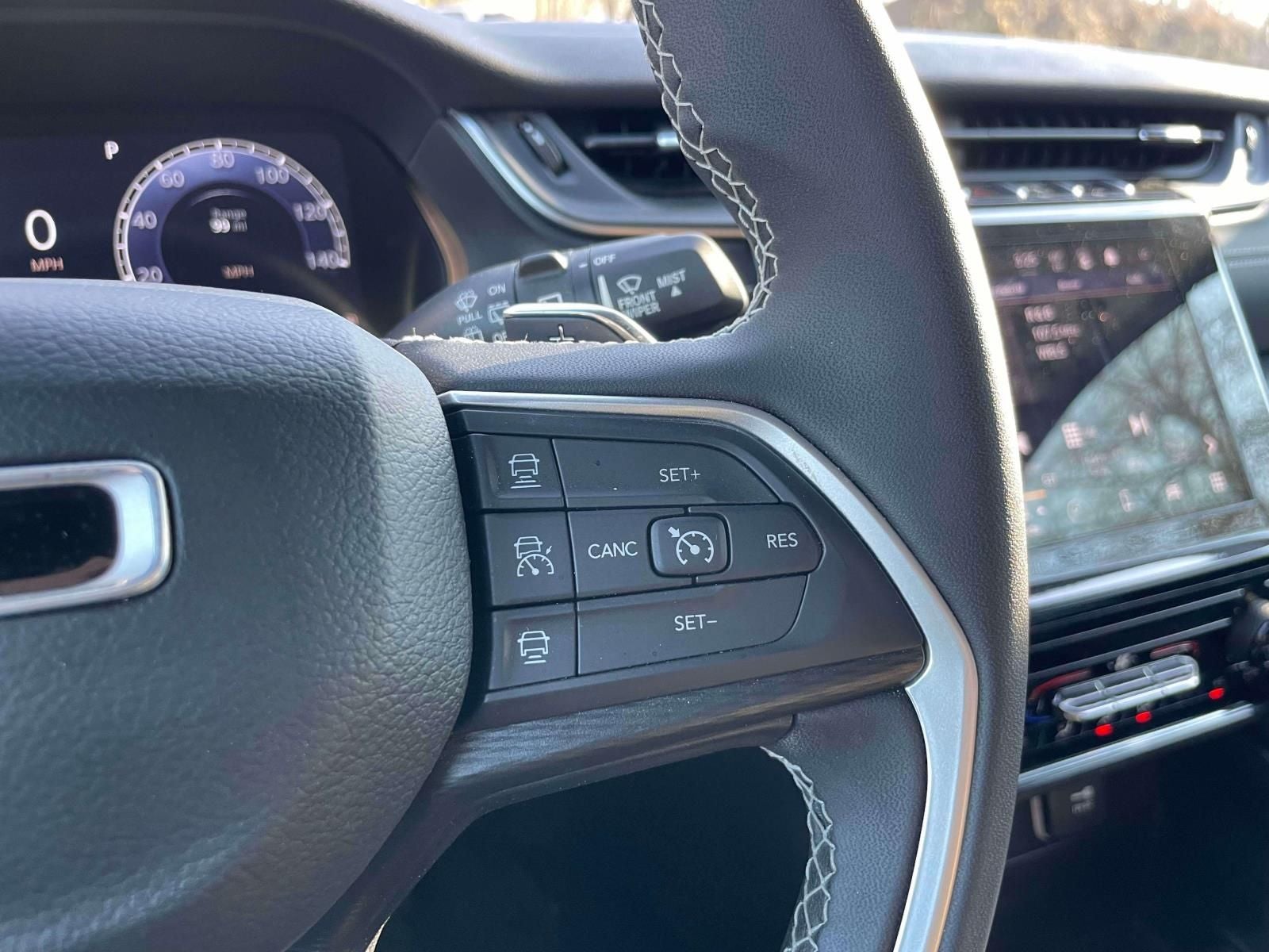 2023 Jeep Grand Cherokee Laredo 4x4